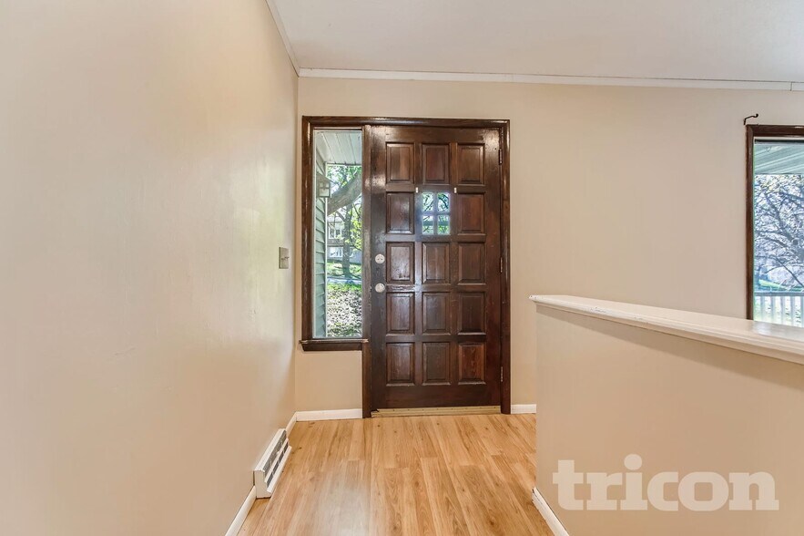 Building Photo - 13101 Thomas Ave