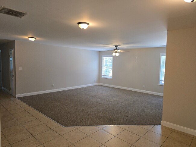 Building Photo - 3092 Scenic Hwy S