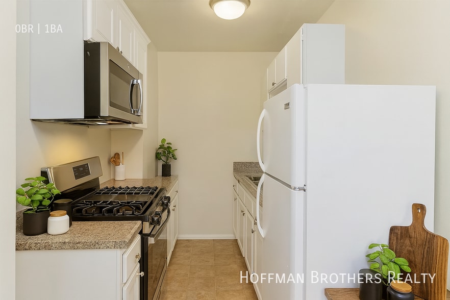 Building Photo - 443 S Catalina St