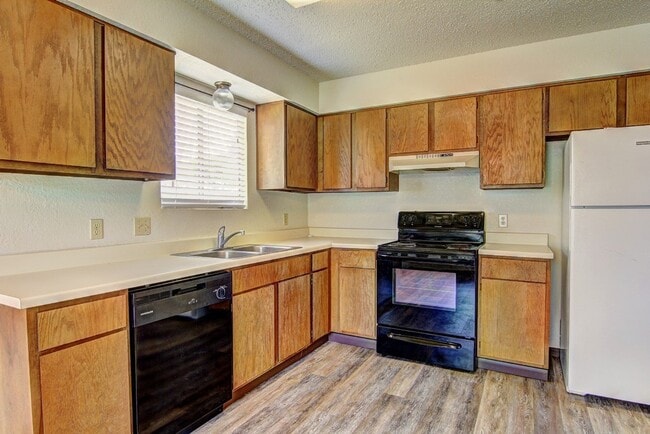 Building Photo - 3810 Brookhill Dr