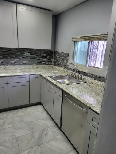 Building Photo - 643 N Peach St