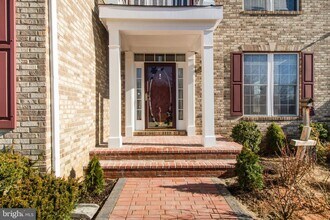 Building Photo - 15309 Lions Den Rd