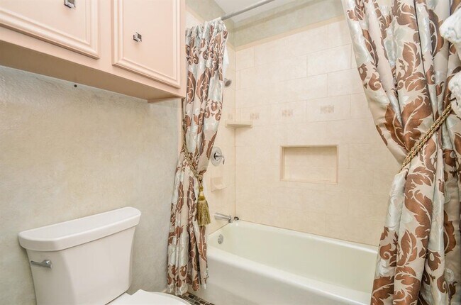 Building Photo - 3015 Bainbridge Ct