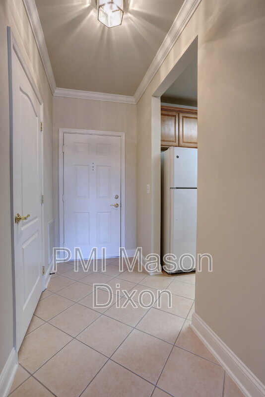 Building Photo - 5801 Clipper Ln