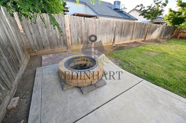 Building Photo - 774 Applegate Ave