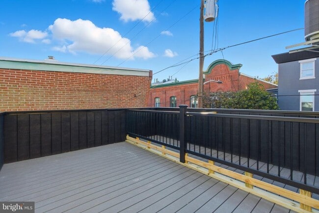 Building Photo - 2738 Poplar St