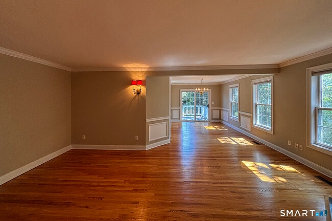 Building Photo - 405 S Pine Creek Rd