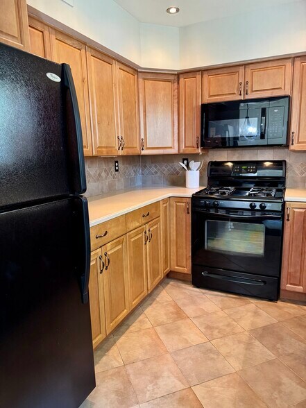 Building Photo - 5509 Rinker Cir