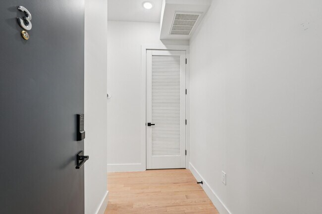 Building Photo - 431 Palisade Ave