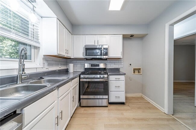 Building Photo - 690 Bellemeade Dr SW