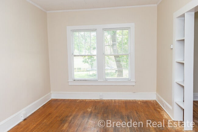 Building Photo - 427 N Green St