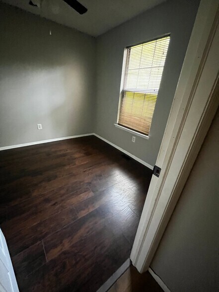 Building Photo - 500 Goldthread Ct