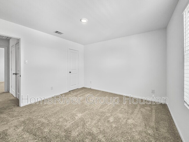 Building Photo - 5818 Starling Dr