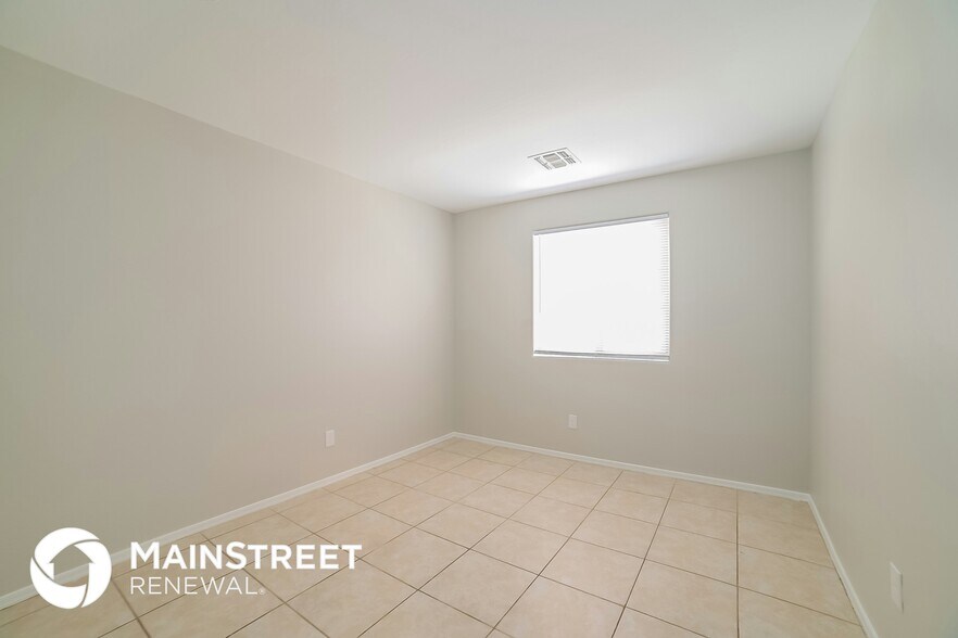 Building Photo - 2214 S 114th Ln
