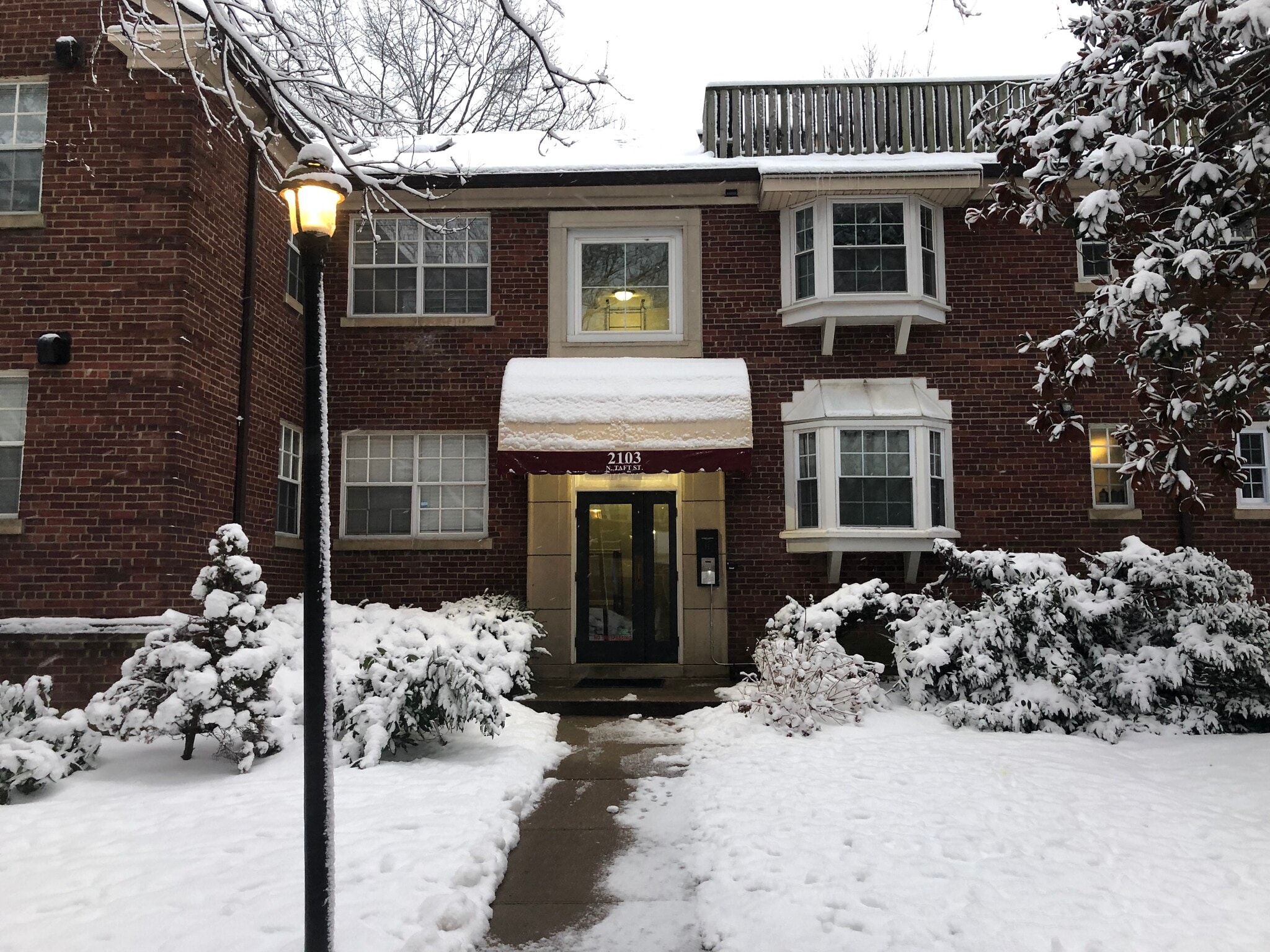 Building Photo - 2103 N Taft St