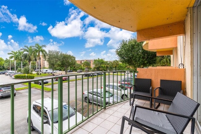 Building Photo - 9310 Fontainebleau Blvd
