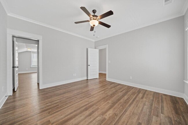 Building Photo - 2 bedroom with bonus space in Cahaba Heights!