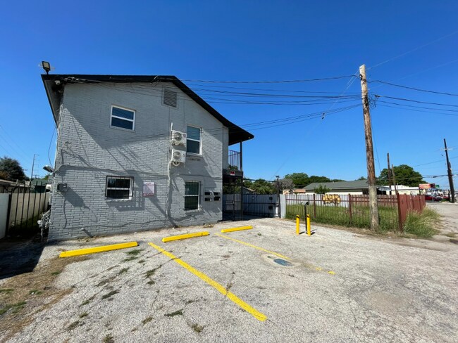 Building Photo - 5135 W Commerce St