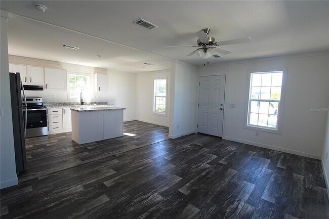 Building Photo - 4117 10th St Ct E