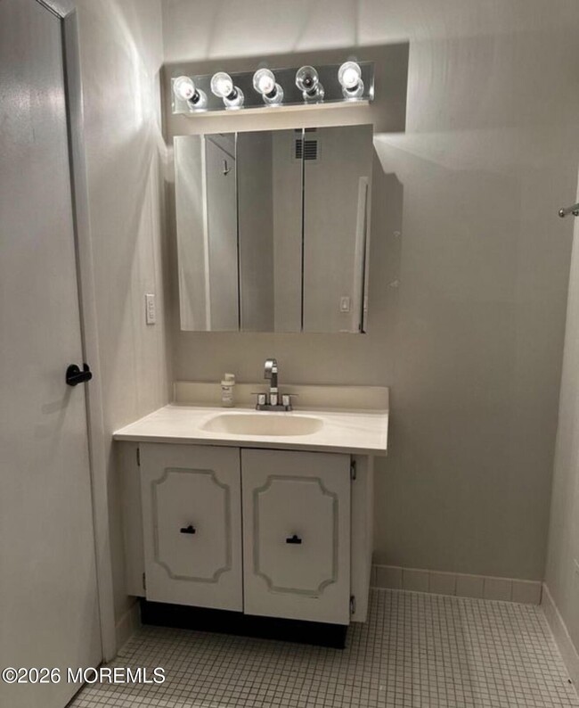 Building Photo - 1 Scenic Dr