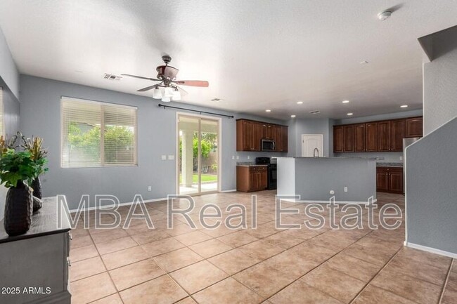 Building Photo - 42511 W Cheyenne Dr