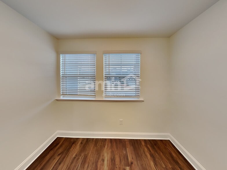 Building Photo - 15712 Thomas Rd