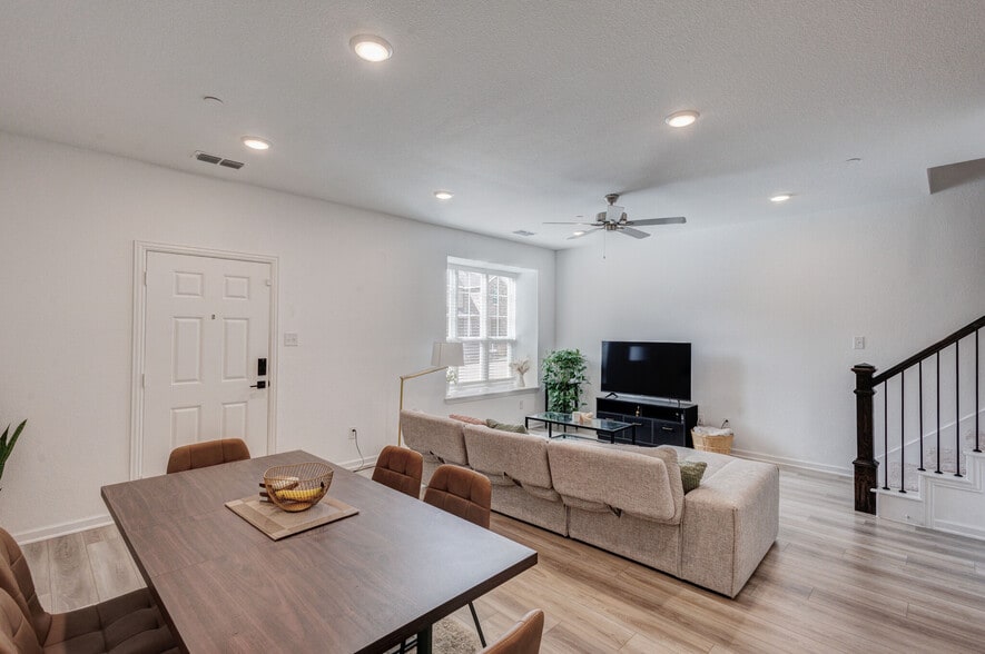 Building Photo - 3720 Star Mesa St