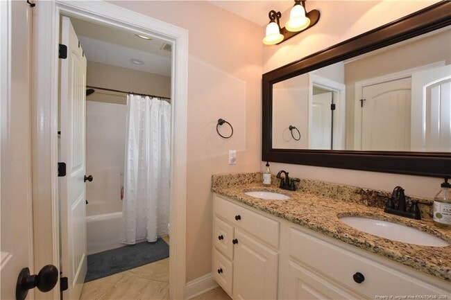 Building Photo - 484 Crown Point