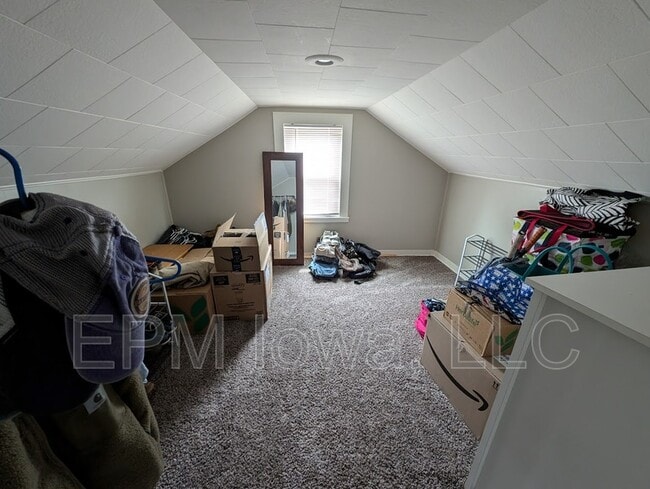 Building Photo - 608 8th Ave SW