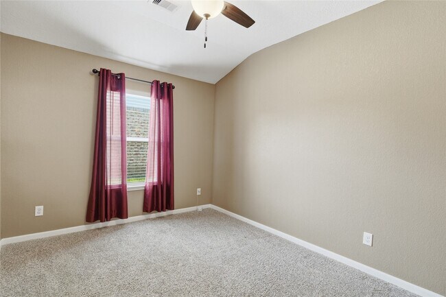 Building Photo - 2018 Leisure Ln