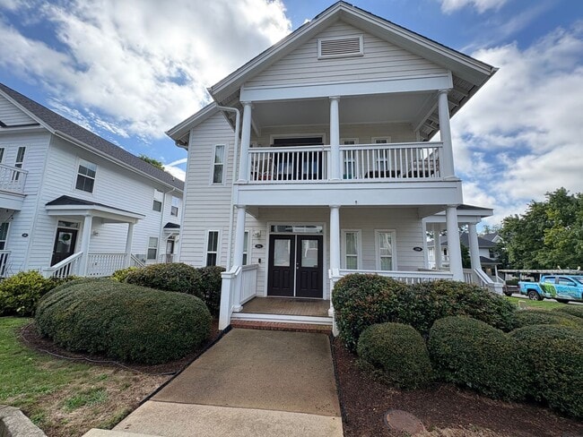 Building Photo - 3 Bedroom 2 Bath home  a few minutes from ...