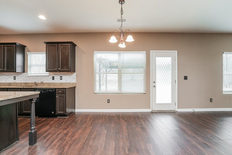 Building Photo - 981 Rock Elm Dr