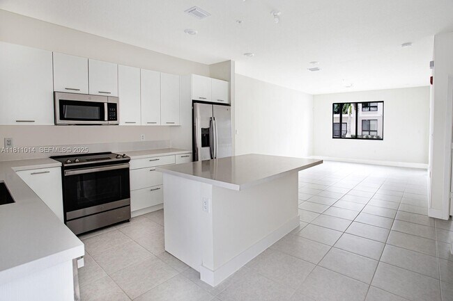 Building Photo - 8167 NW 41st St