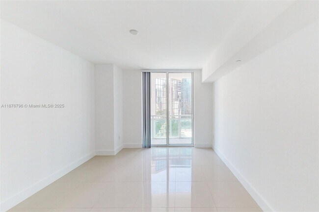 Building Photo - 951 Brickell Ave