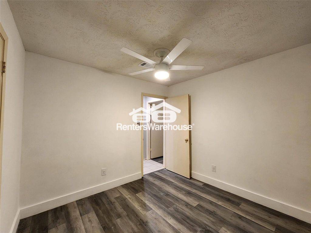 Building Photo - 8327 Bird Run Dr