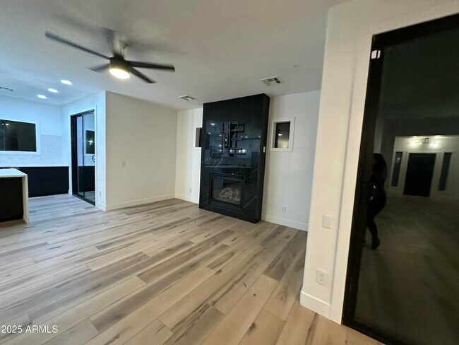 Building Photo - 3533 E Flower St