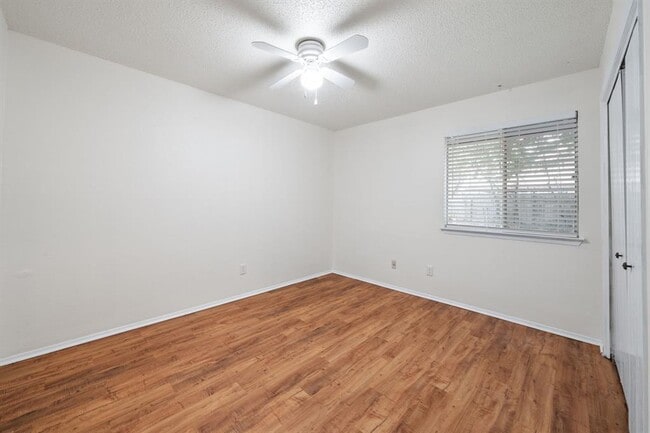 Building Photo - 100 Meteor Dr