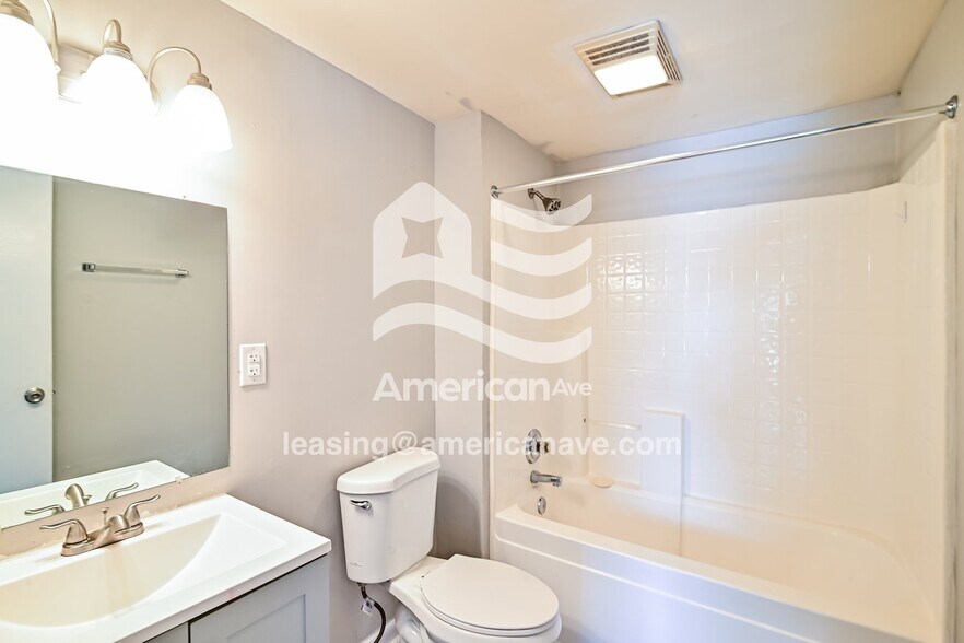 Building Photo - 713B Hillcrest Ave