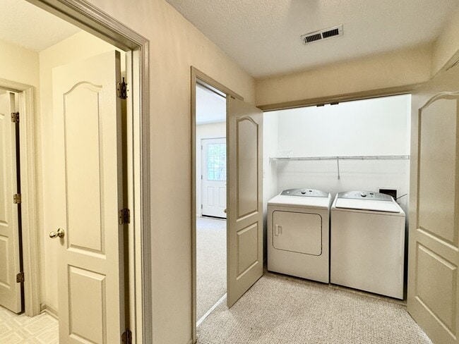 Building Photo - A Chesapeake Bay Townhome w/Garage, Available NOW! 2 Downstairs Bedrooms - Pet Friendly - 2 Balco...