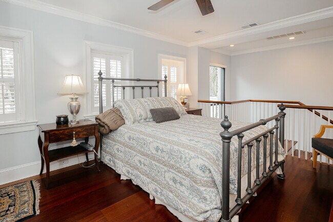 Building Photo - Spacious 1-Bedroom Fully Furnished Townhome in Historic Charleston!