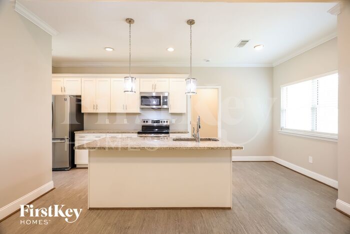 Building Photo - 165 Whispering Way