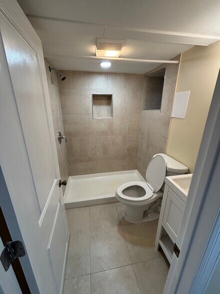 Building Photo - 244 6th Ave W