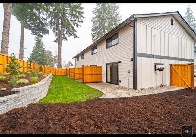 Building Photo - 118 S 53rd St