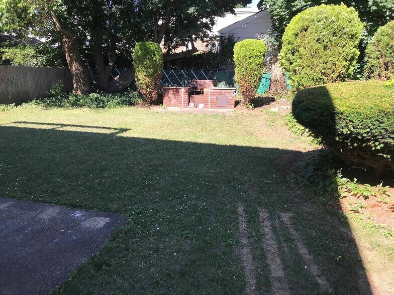 Building Photo - 162 Rhodes Ave