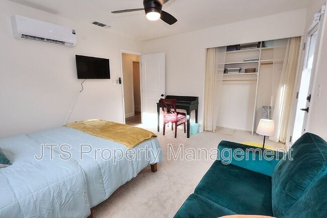 Building Photo - 6906 Pin Oak Ct