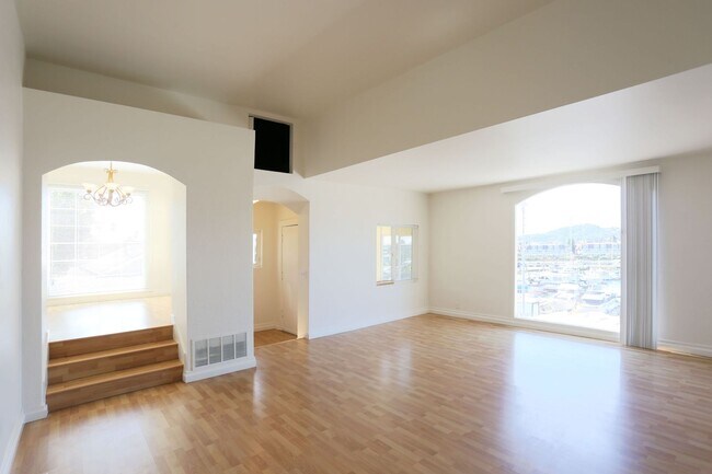 Building Photo - 69 Point San Pedro Rd