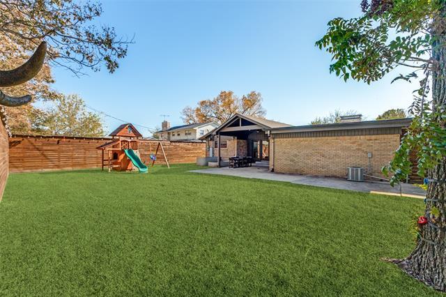 Building Photo - 611 W Sycamore St