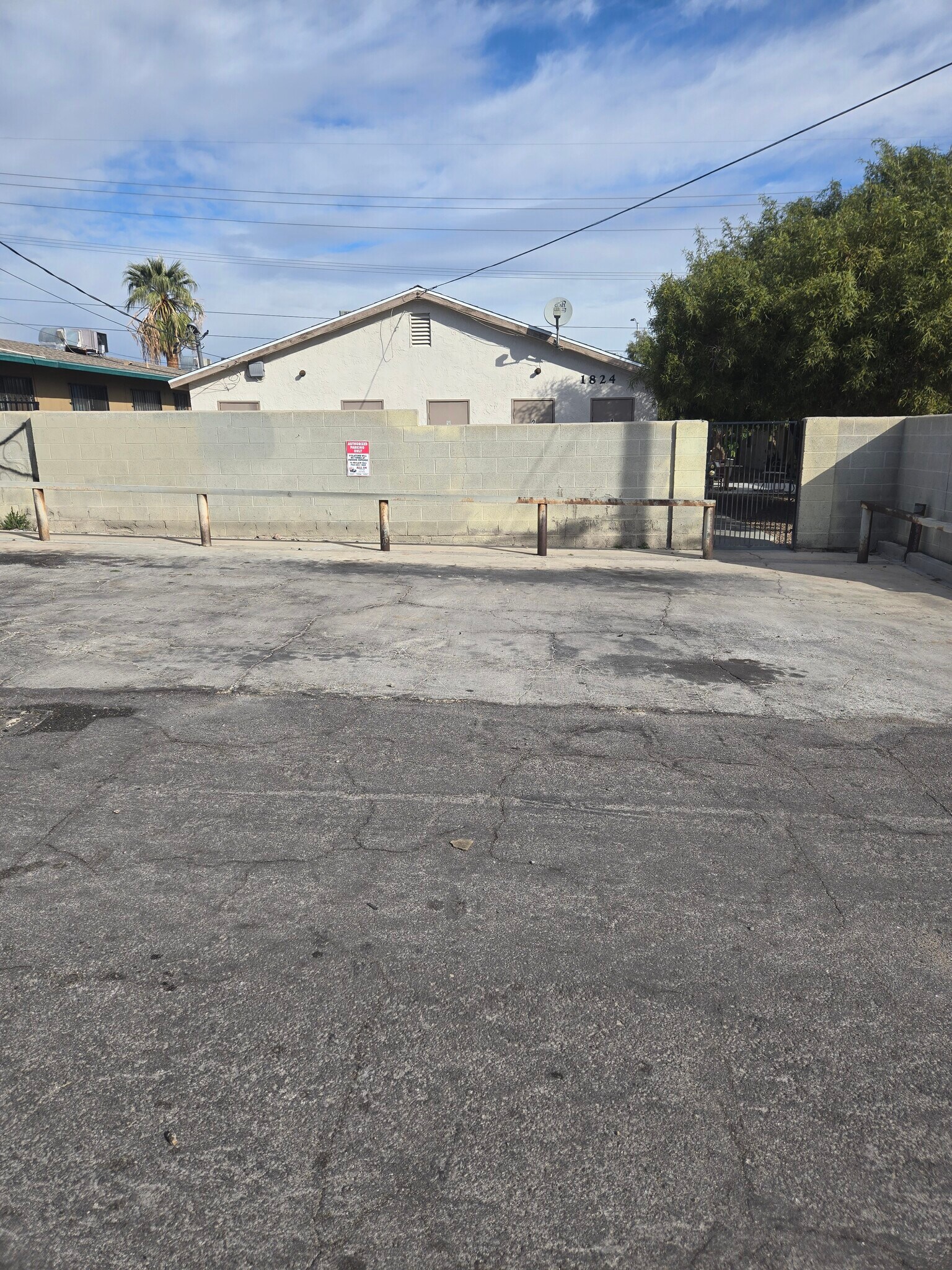 Building Photo - 1824 E Bonanza Rd