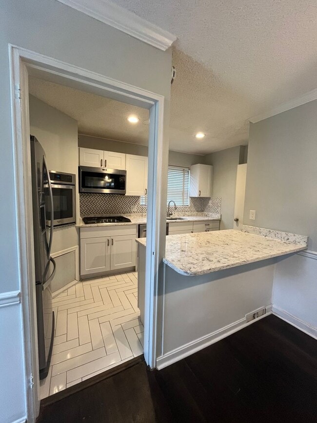 Building Photo - Lovely 4 BR/2.5 BA EOG Townhome in Temple ...