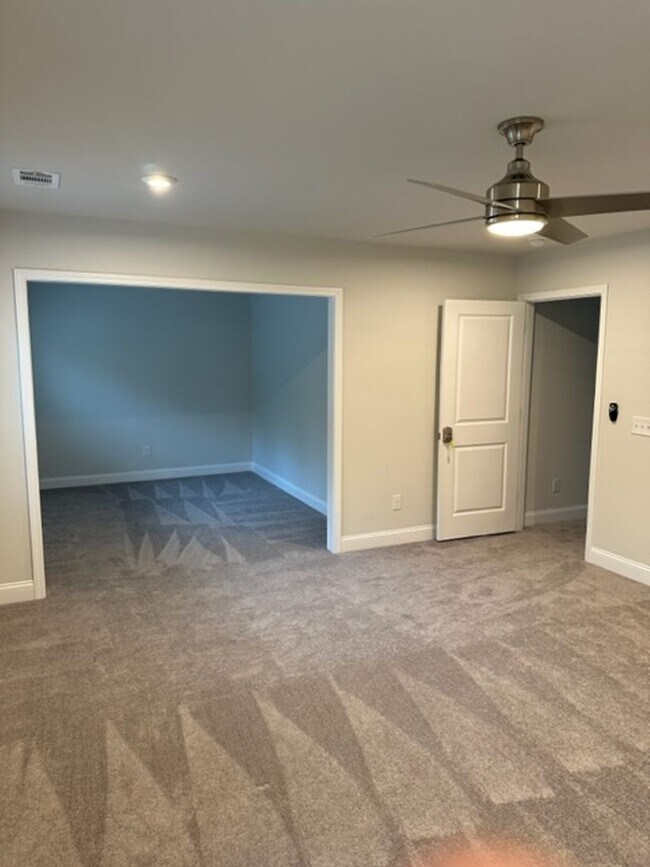 Building Photo - 5 Bedroom / 4 Bathroom House at Malind Bluff